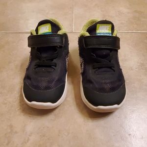 Nike size 7 toddler shoes